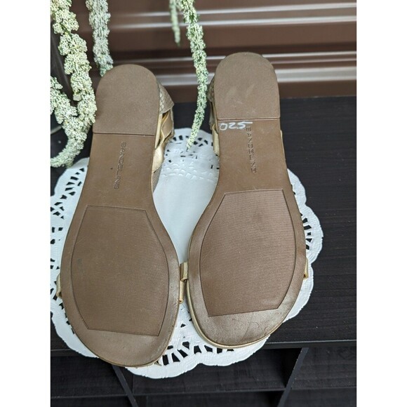 Bandolino Size 7.5 Gold T Strap Sandals - Picture 5 of 6